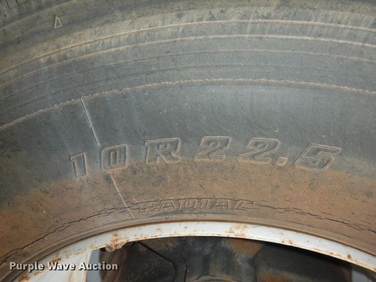 image for item DG1589 1995 International 3800  school bus