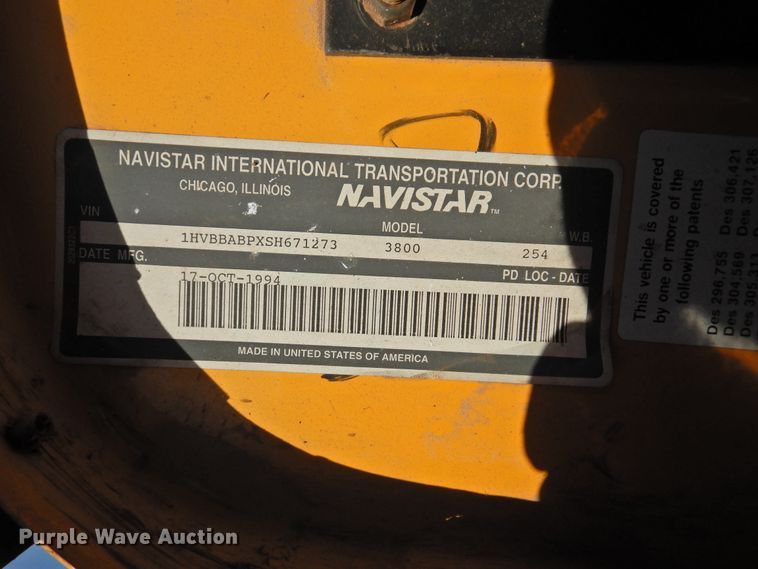 image for item DG1589 1995 International 3800  school bus