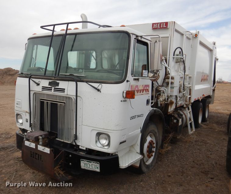 image for item DG8495 2005 Autocar WX  refuse truck