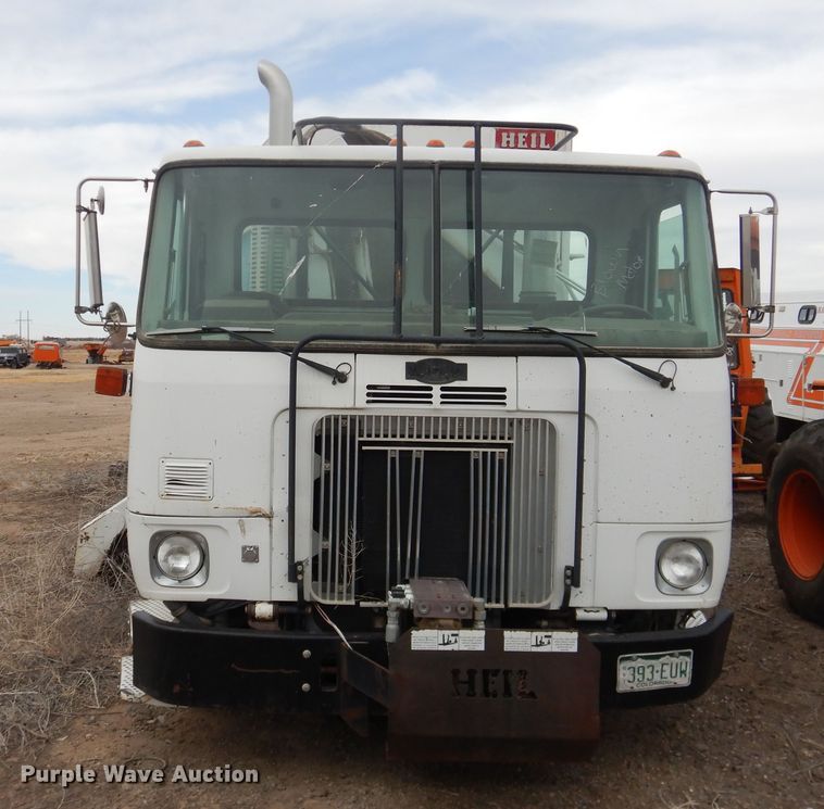 image for item DG8495 2005 Autocar WX  refuse truck