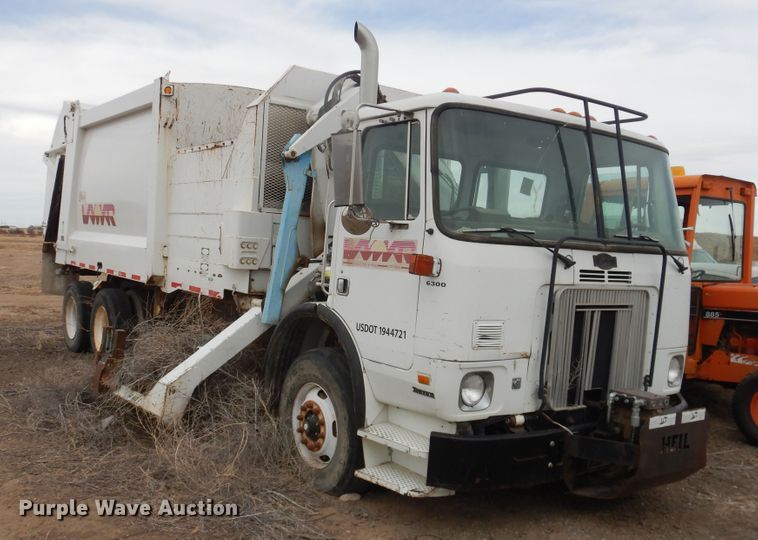 image for item DG8495 2005 Autocar WX  refuse truck