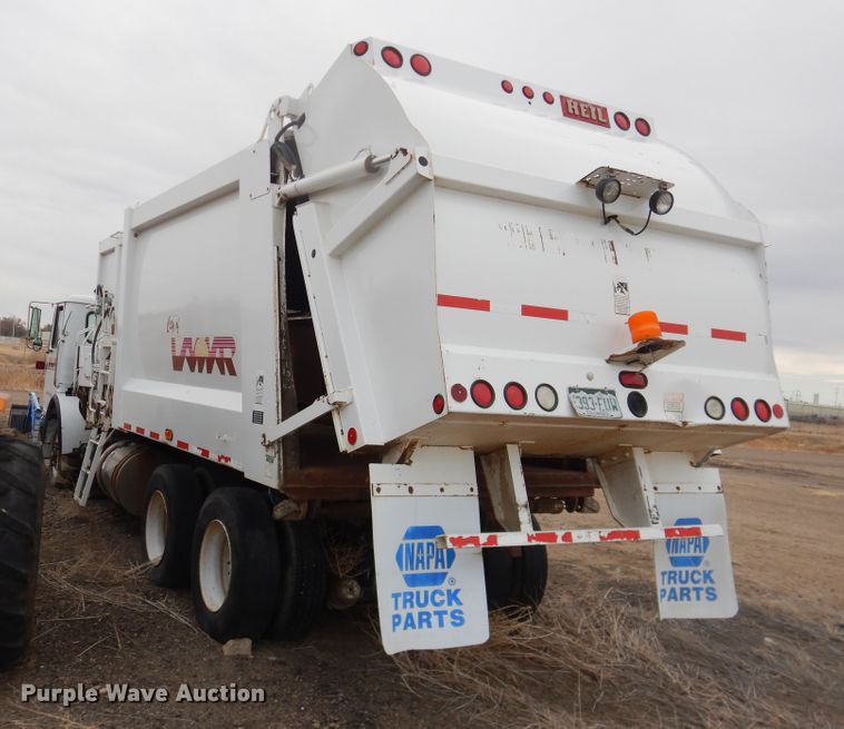 image for item DG8495 2005 Autocar WX  refuse truck