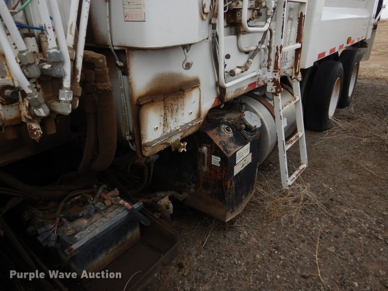 image for item DG8495 2005 Autocar WX  refuse truck