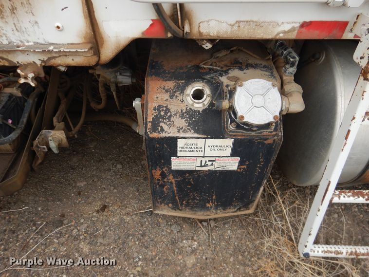 image for item DG8495 2005 Autocar WX  refuse truck