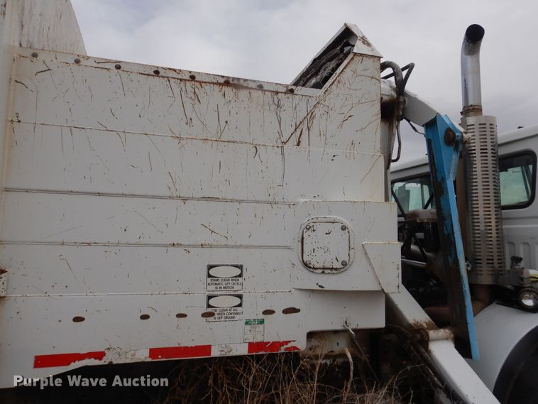 image for item DG8495 2005 Autocar WX  refuse truck