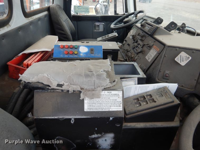 image for item DG8495 2005 Autocar WX  refuse truck