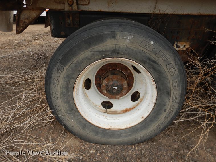 image for item DG8495 2005 Autocar WX  refuse truck