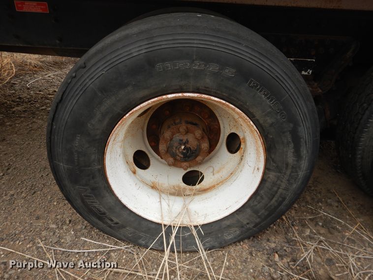 image for item DG8495 2005 Autocar WX  refuse truck