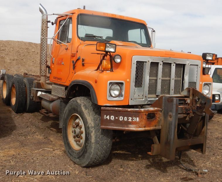 image for item DG8498 1982 International 2574  semi truck