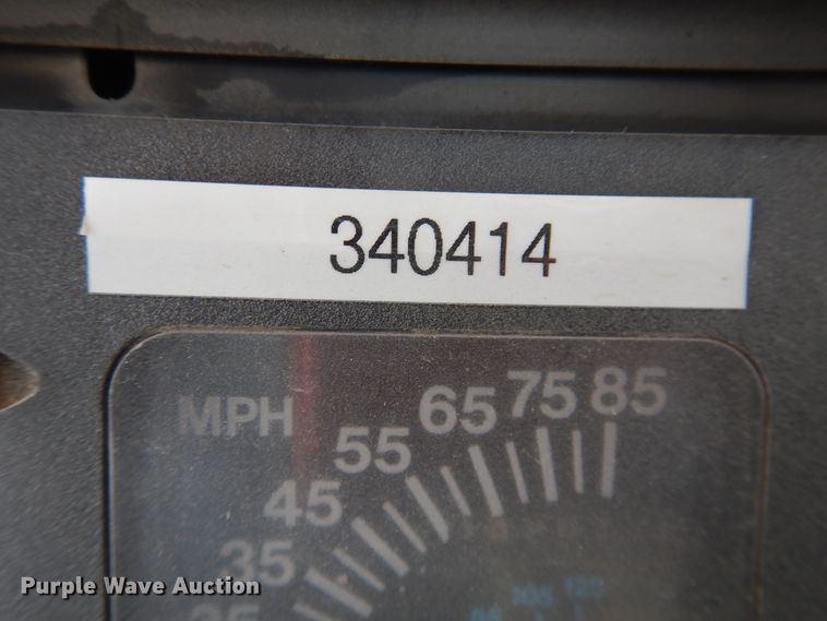 image for item DG8498 1982 International 2574  semi truck