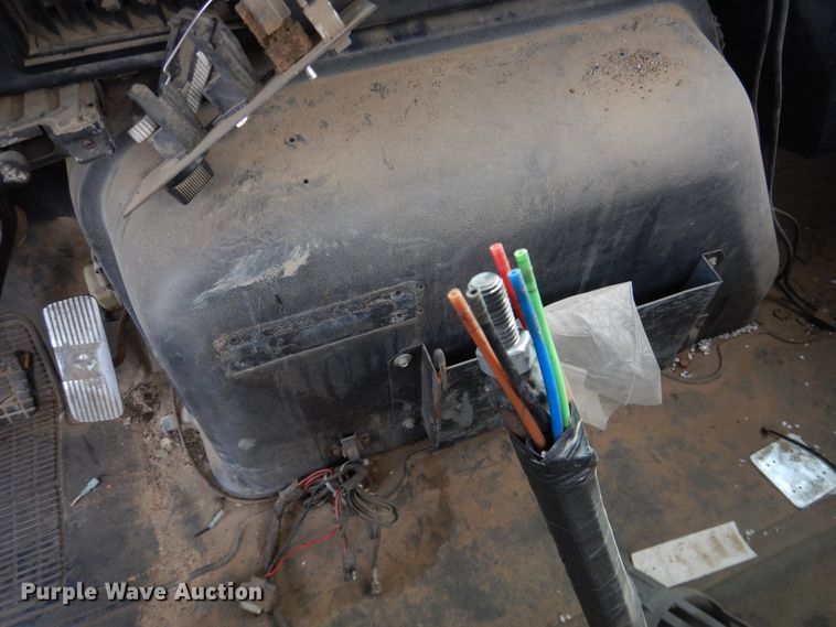 image for item DG8498 1982 International 2574  semi truck