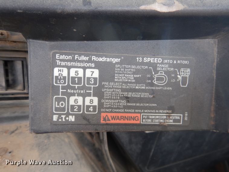 image for item DG8498 1982 International 2574  semi truck