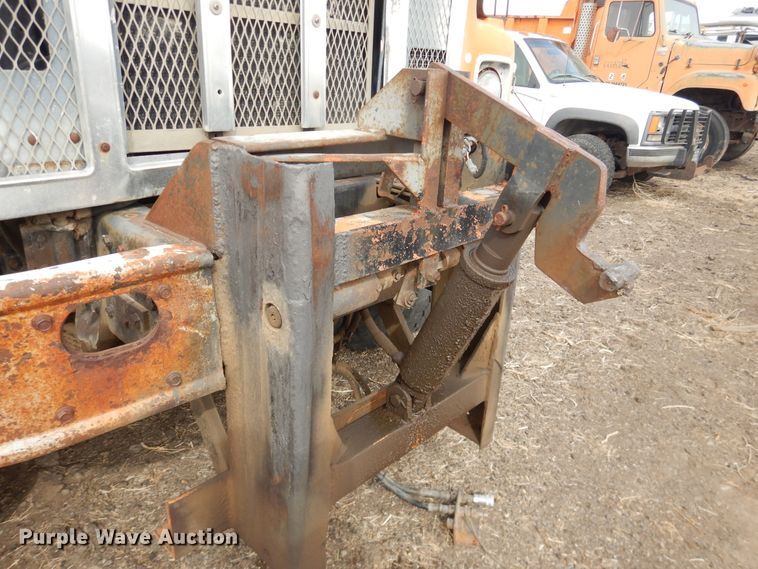 image for item DG8498 1982 International 2574  semi truck