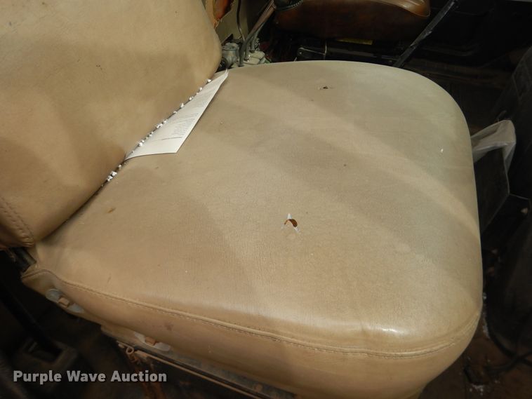 image for item DG8498 1982 International 2574  semi truck