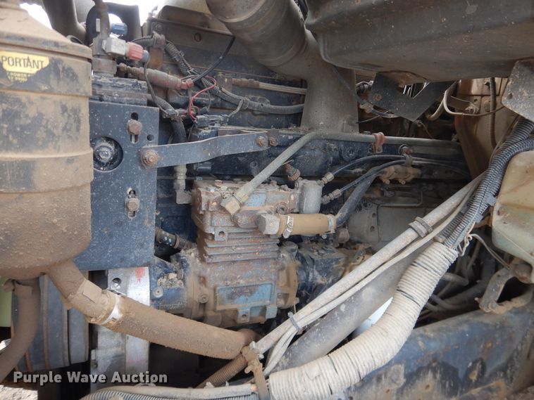 image for item DG8498 1982 International 2574  semi truck