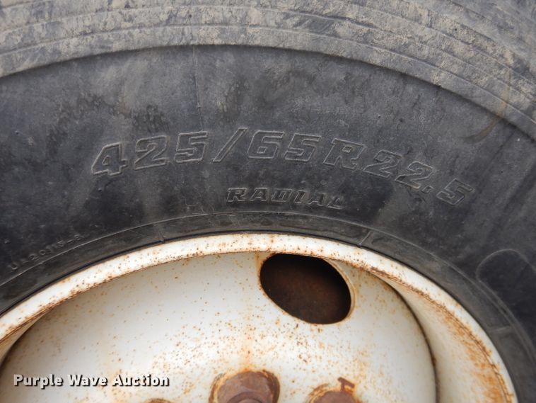 image for item DG8498 1982 International 2574  semi truck