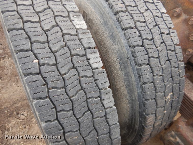 image for item DG8498 1982 International 2574  semi truck