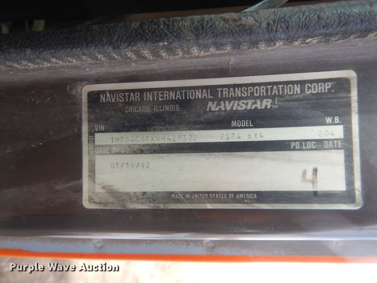 image for item DG8498 1982 International 2574  semi truck