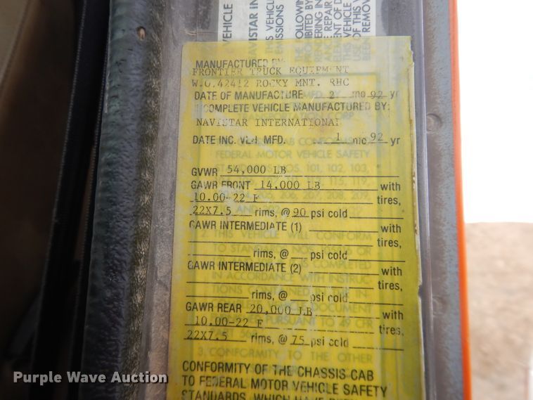 image for item DG8498 1982 International 2574  semi truck