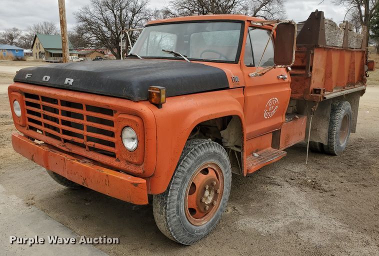 image for item DI4751 1976 Ford F700  dump truck