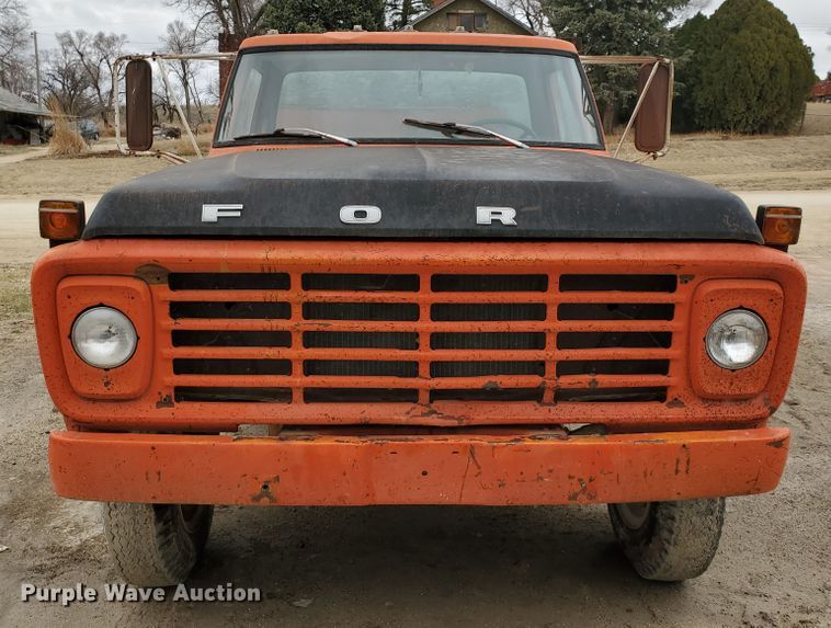 image for item DI4751 1976 Ford F700  dump truck