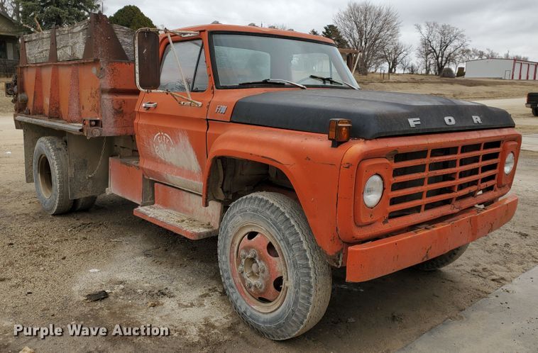 image for item DI4751 1976 Ford F700  dump truck