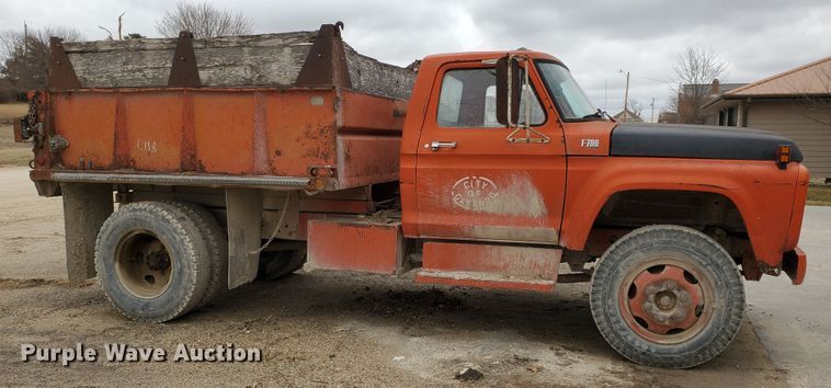 image for item DI4751 1976 Ford F700  dump truck