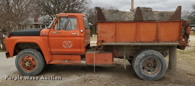 image for item DI4751 1976 Ford F700  dump truck
