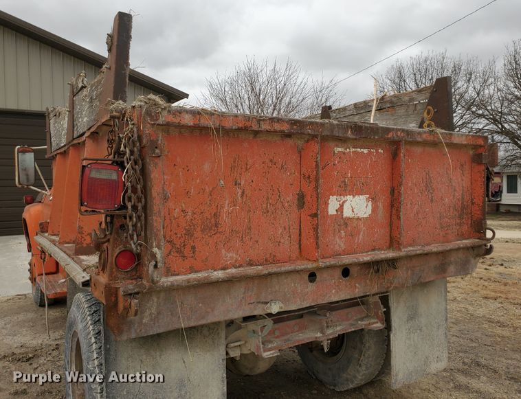 image for item DI4751 1976 Ford F700  dump truck