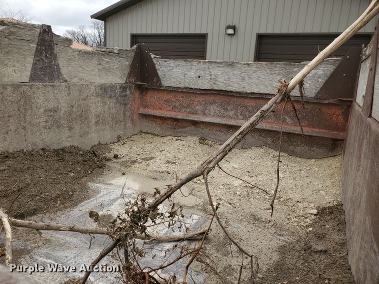 image for item DI4751 1976 Ford F700  dump truck