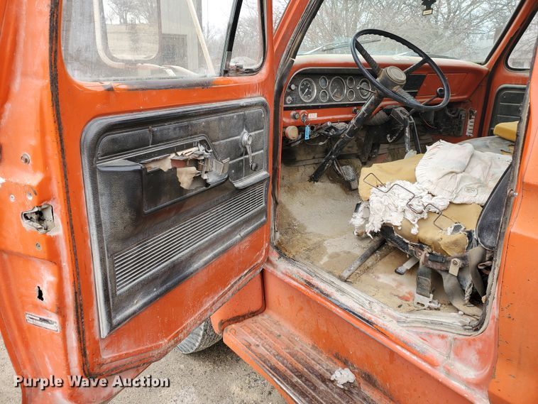 image for item DI4751 1976 Ford F700  dump truck