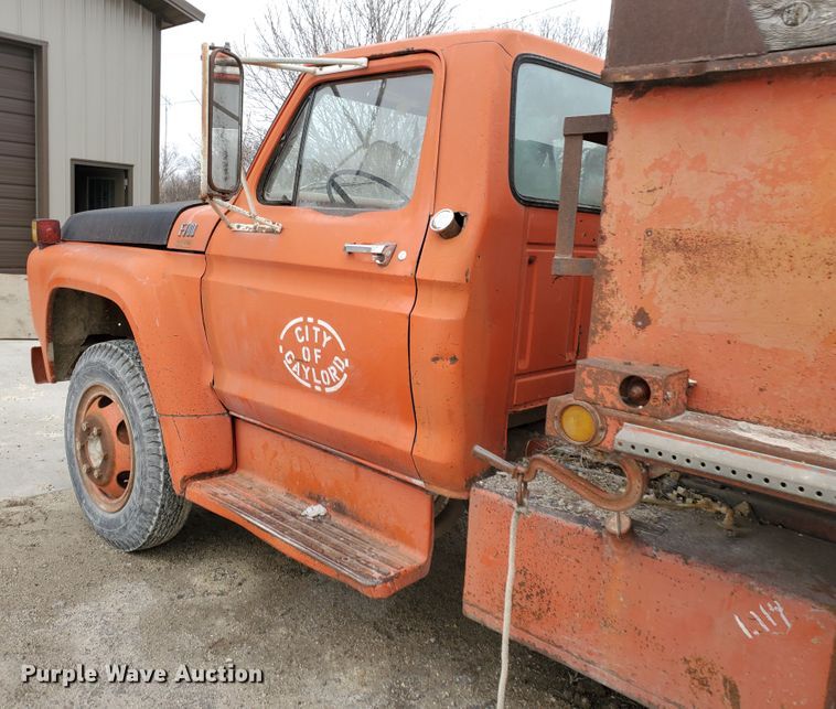 image for item DI4751 1976 Ford F700  dump truck