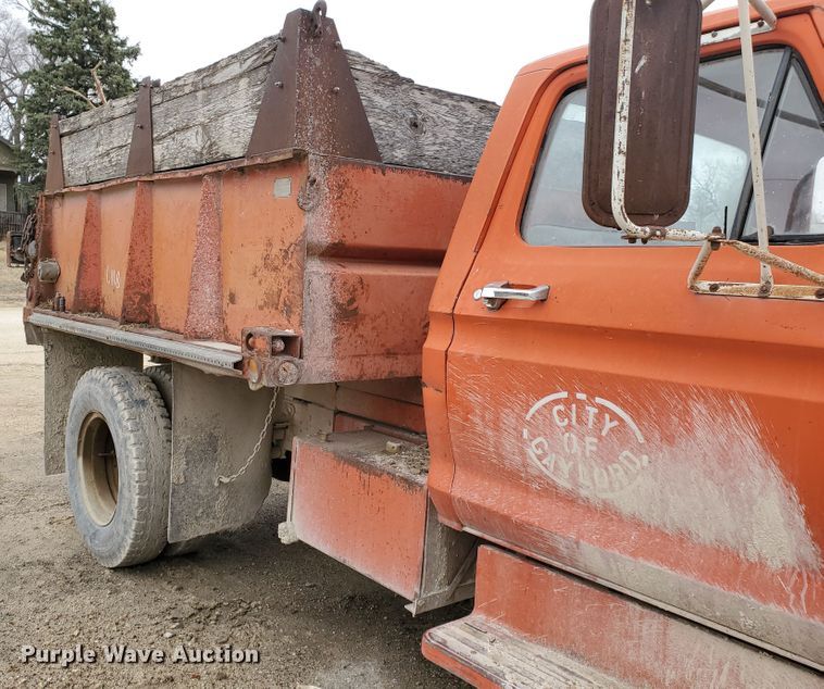 image for item DI4751 1976 Ford F700  dump truck
