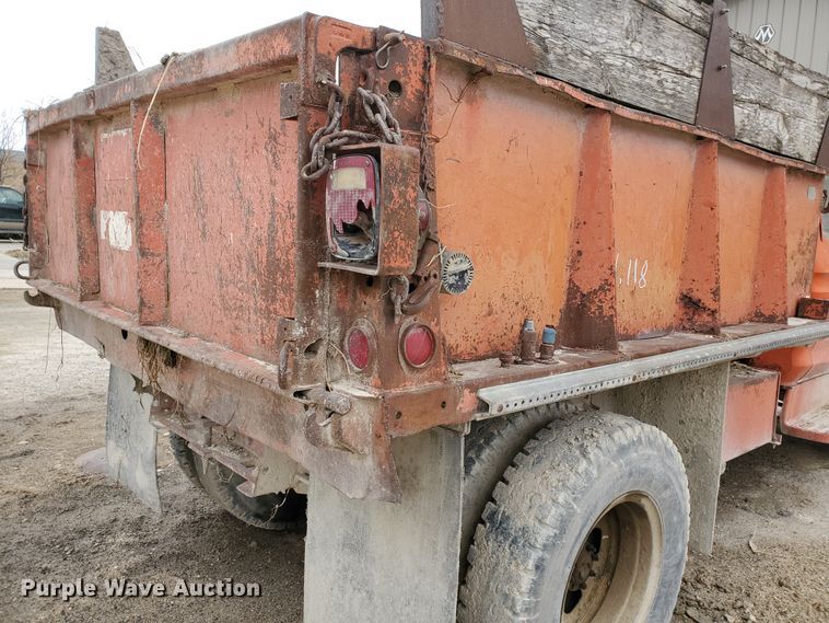image for item DI4751 1976 Ford F700  dump truck