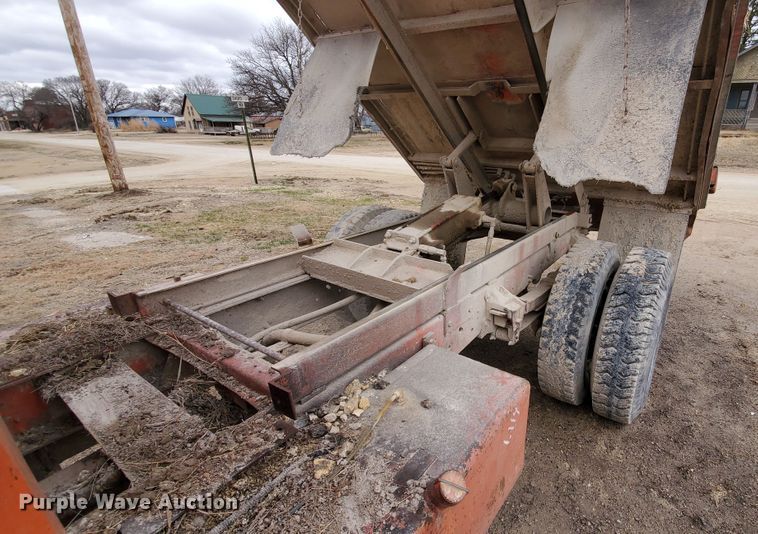 image for item DI4751 1976 Ford F700  dump truck