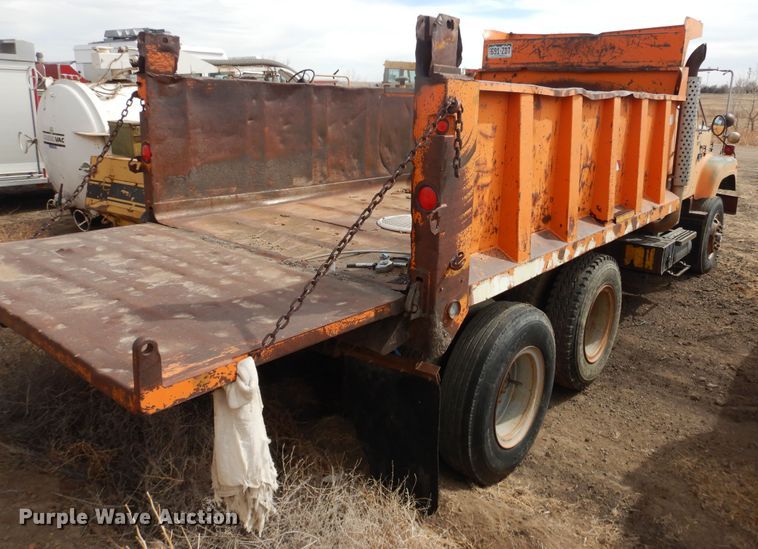 image for item DI5501 1985 International F2574  dump truck