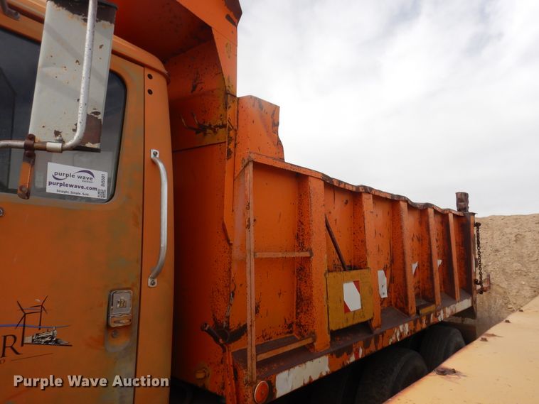 image for item DI5501 1985 International F2574  dump truck