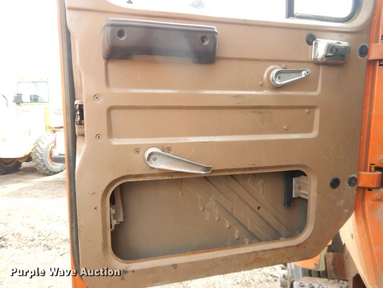 image for item DI5501 1985 International F2574  dump truck