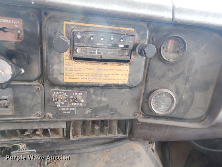 image for item DI5501 1985 International F2574  dump truck