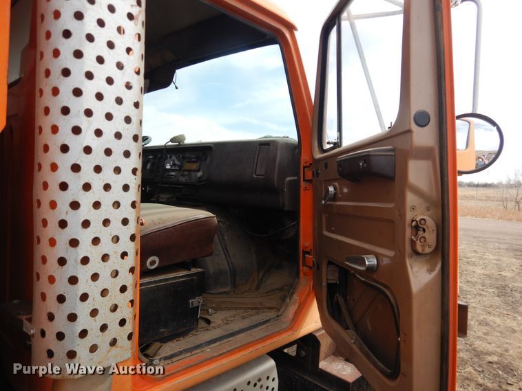 image for item DI5501 1985 International F2574  dump truck