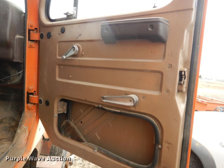 image for item DI5501 1985 International F2574  dump truck