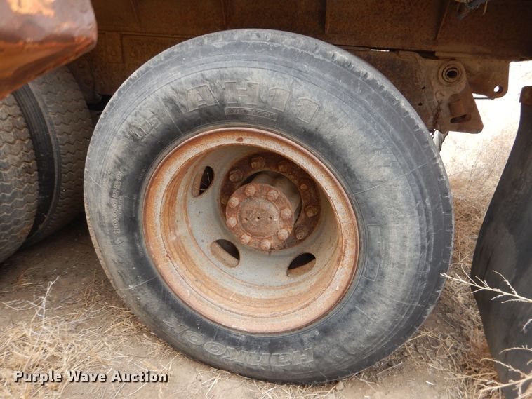 image for item DI5501 1985 International F2574  dump truck