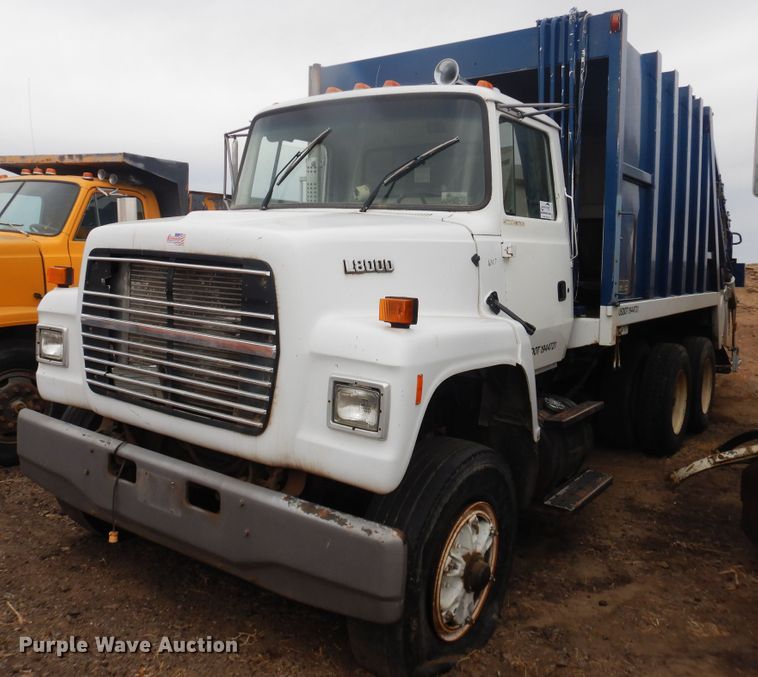 image for item DI5510 1995 Ford L8000  refuse truck