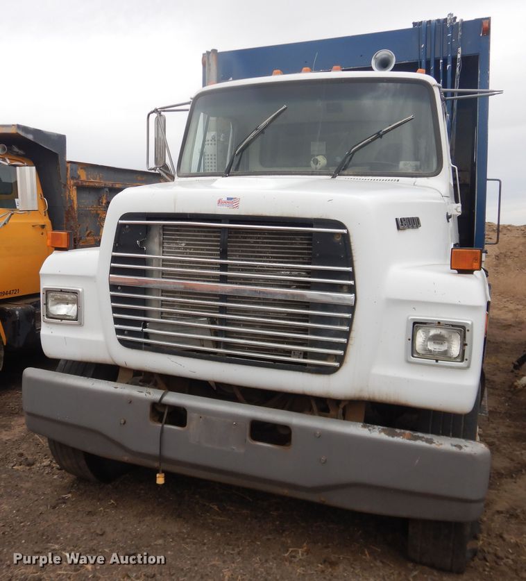 image for item DI5510 1995 Ford L8000  refuse truck