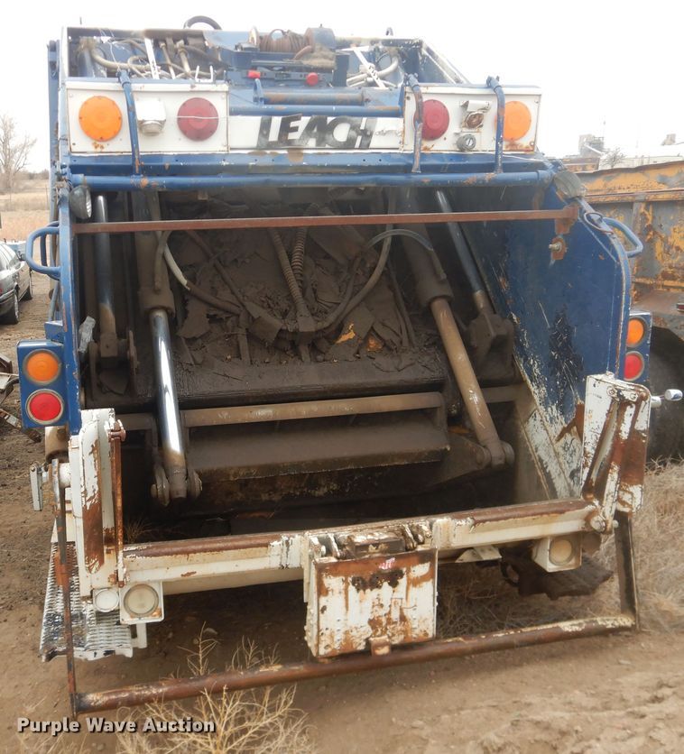 image for item DI5510 1995 Ford L8000  refuse truck