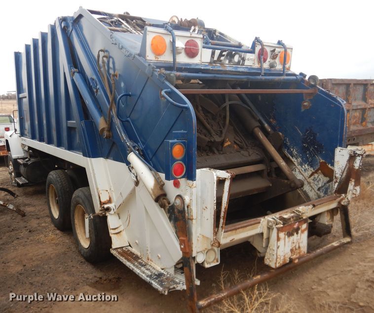 image for item DI5510 1995 Ford L8000  refuse truck