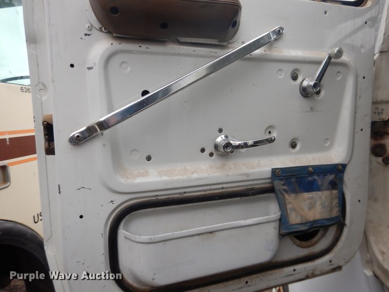 image for item DI5510 1995 Ford L8000  refuse truck