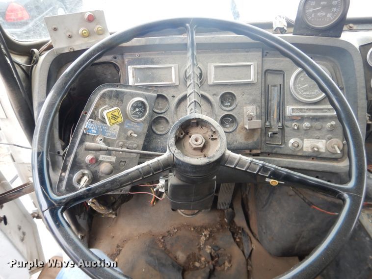 image for item DI5510 1995 Ford L8000  refuse truck