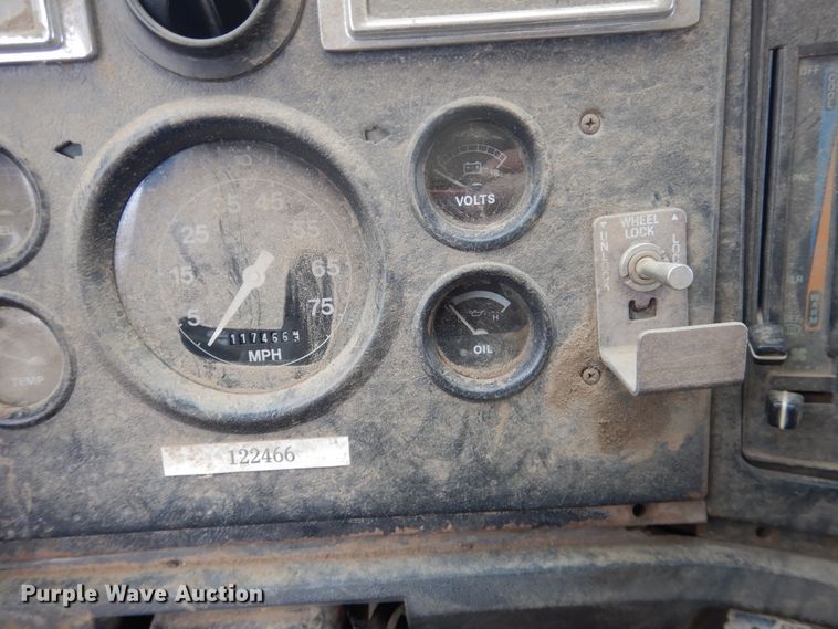 image for item DI5510 1995 Ford L8000  refuse truck