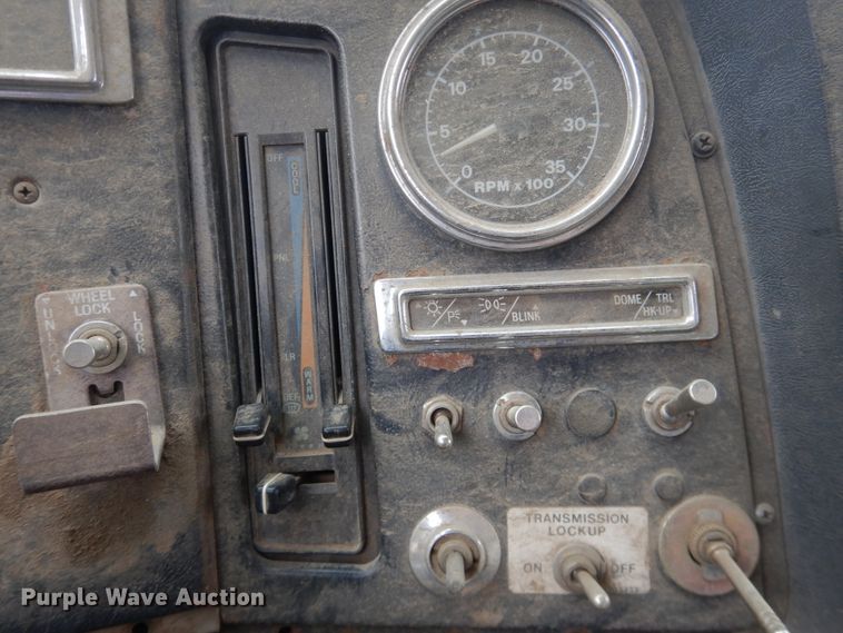 image for item DI5510 1995 Ford L8000  refuse truck